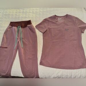 Women’s Figs Scrubs set size XS- Mauve